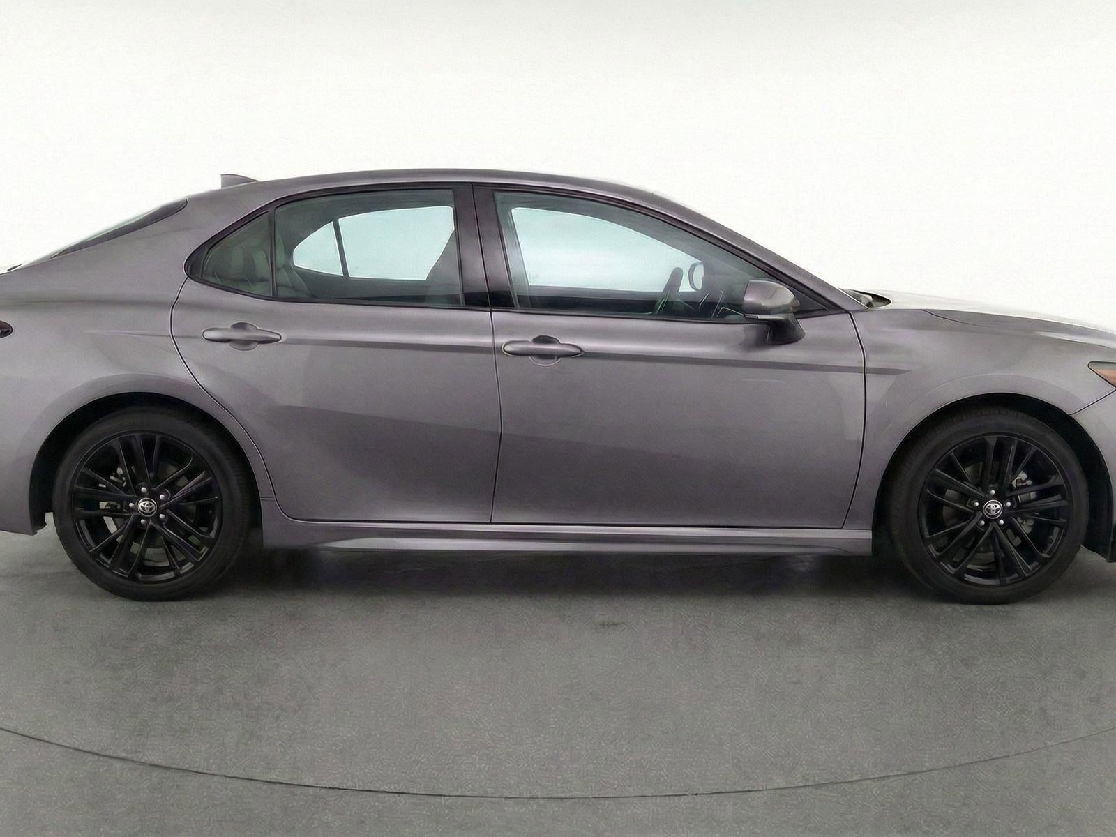 2025 Toyota Camry SE (Natl)