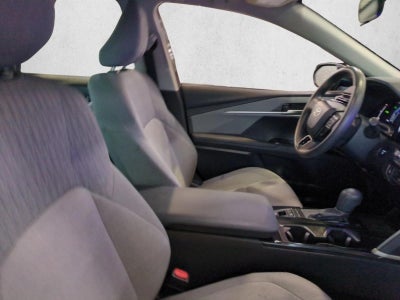 2025 Toyota Camry LE (SE)
