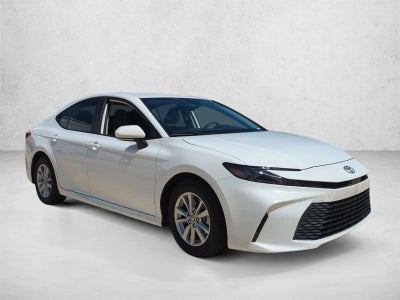 2025 Toyota Camry LE (SE)