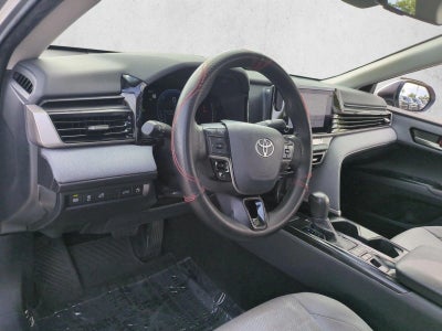 2025 Toyota Camry LE (SE)