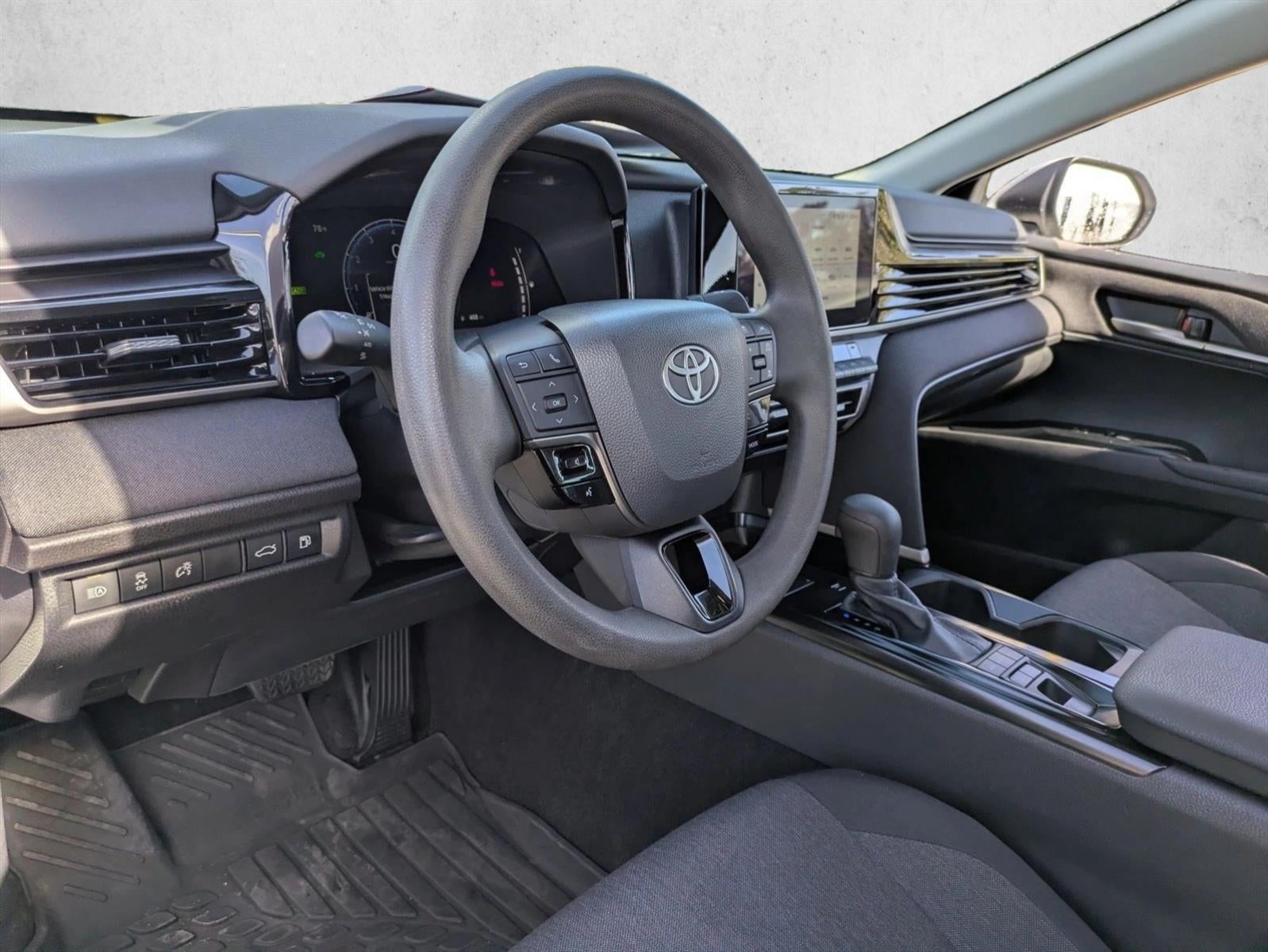 2025 Toyota Camry LE (SE)