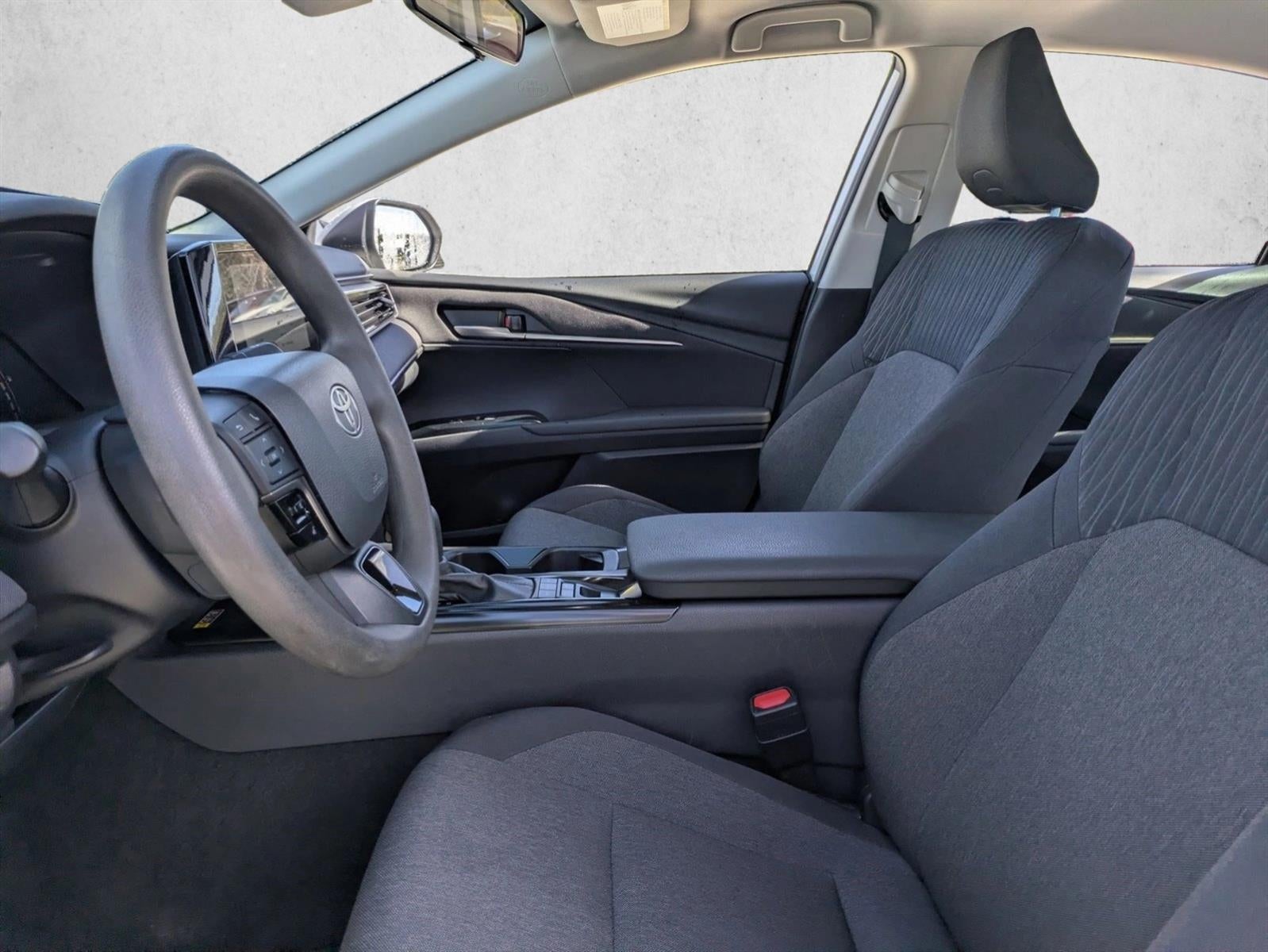 2025 Toyota Camry LE (SE)