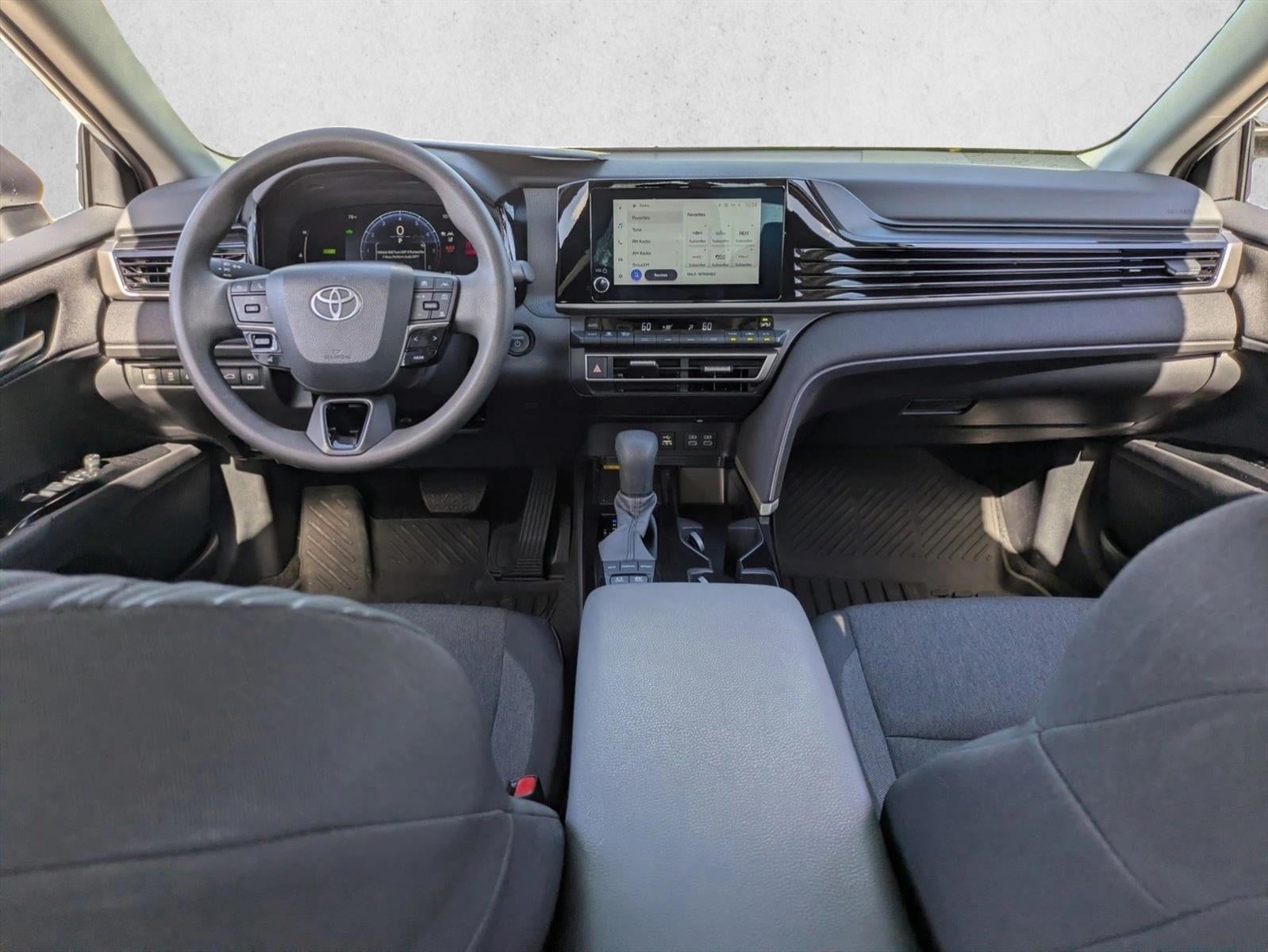 2025 Toyota Camry LE (SE)