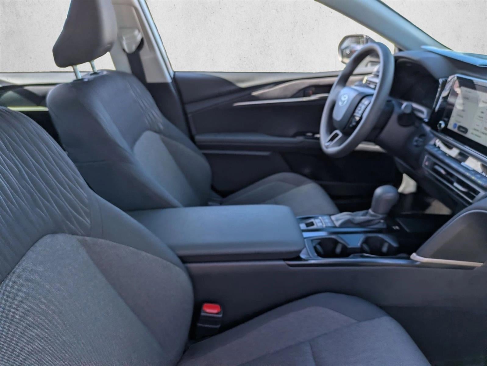 2025 Toyota Camry LE (SE)