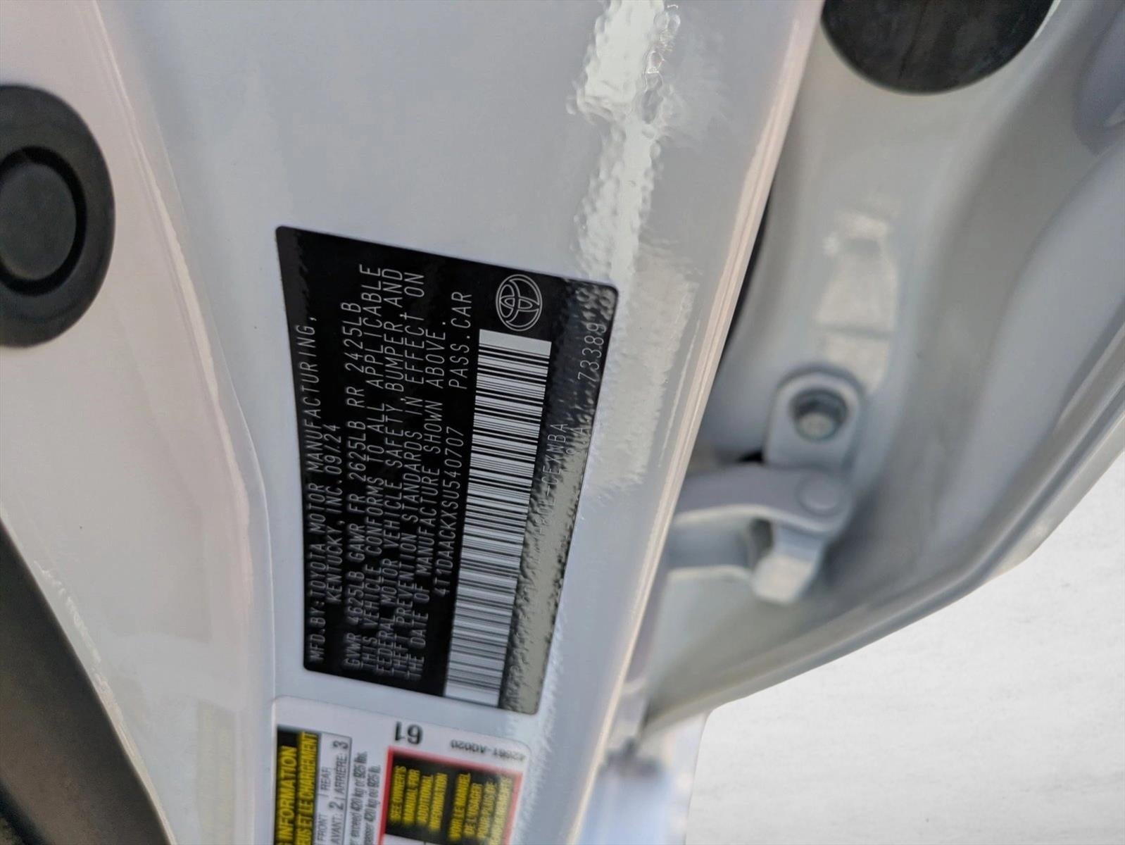 2025 Toyota Camry LE (SE)