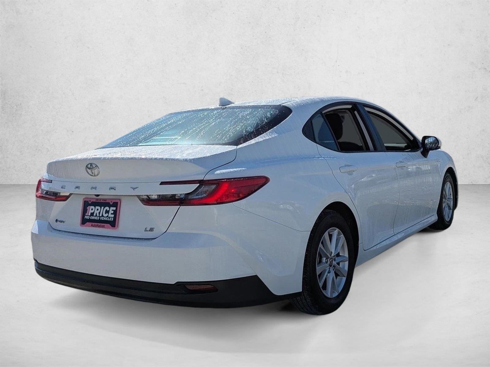 2025 Toyota Camry LE (SE)