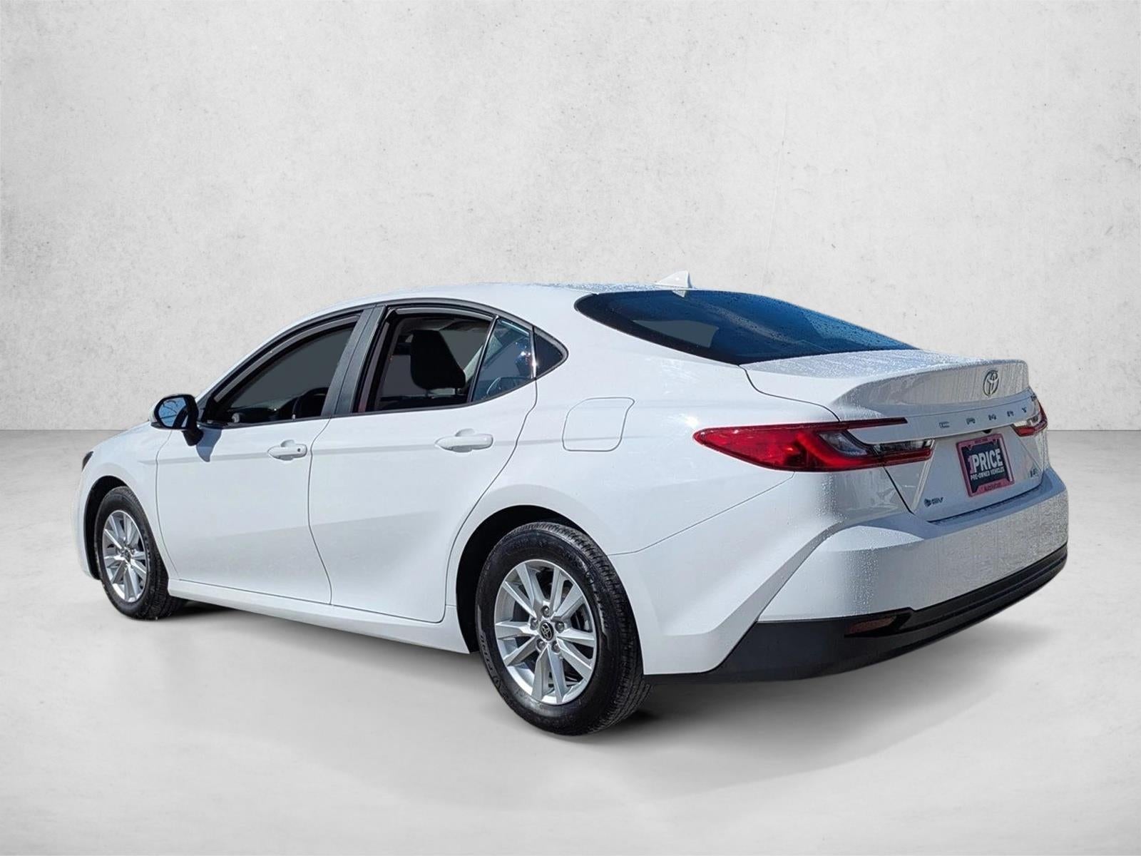 2025 Toyota Camry LE (SE)