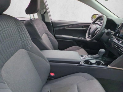 2025 Toyota Camry LE (SE)