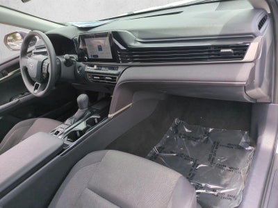 2025 Toyota Camry LE (SE)