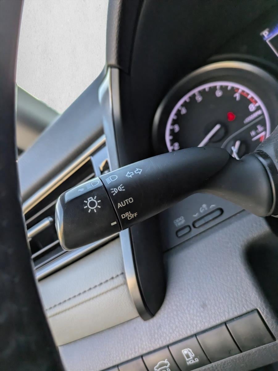 2021 Toyota Camry SE Auto (SE)