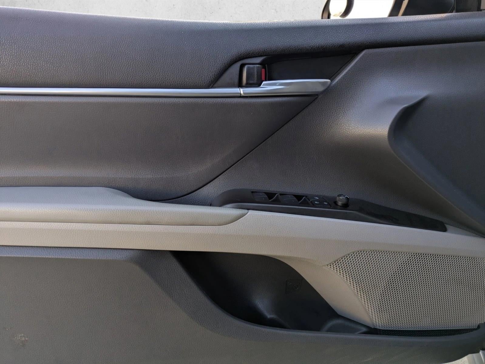 2021 Toyota Camry SE Auto (SE)