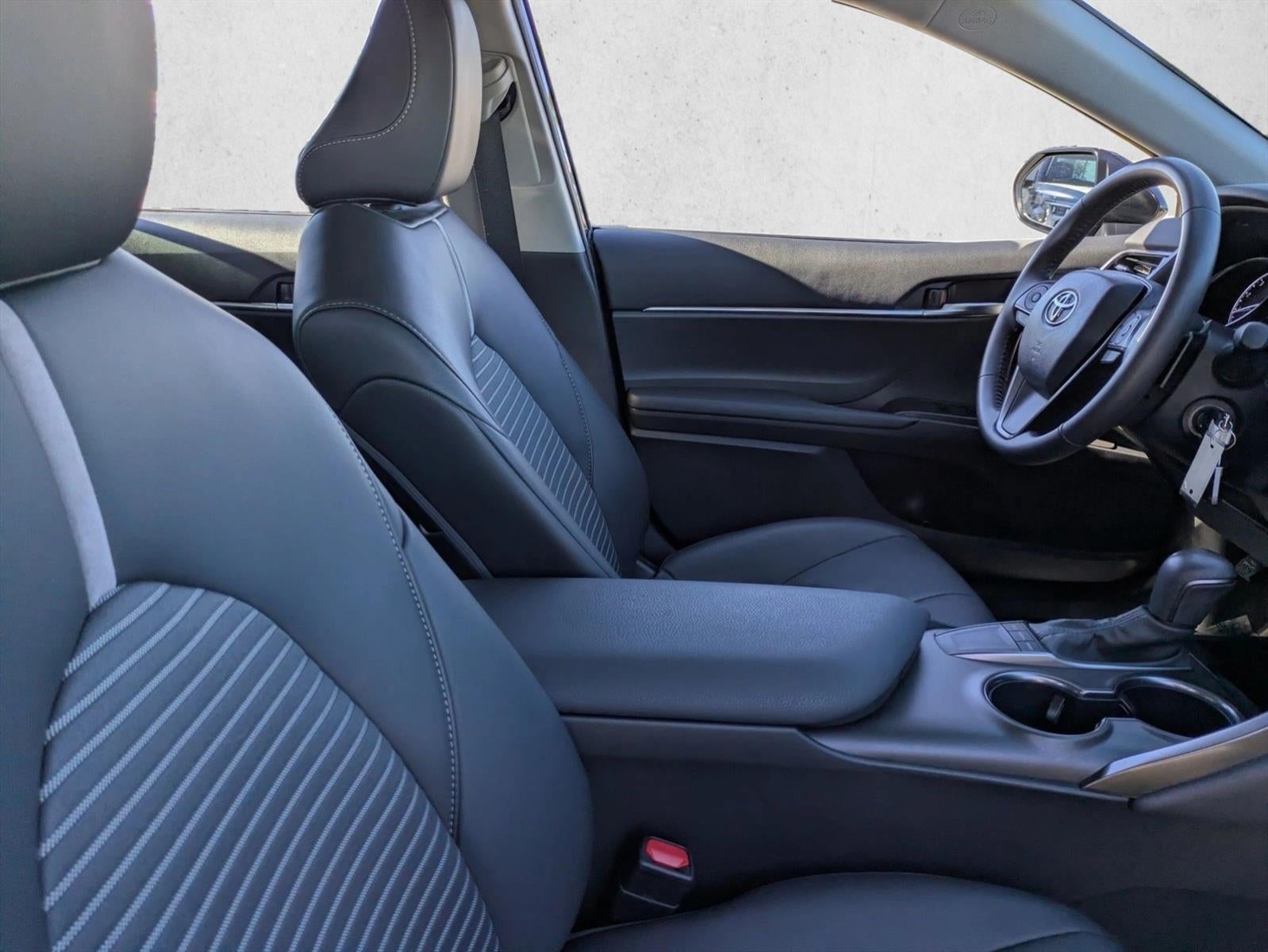 2024 Toyota Camry SE Auto (SE)