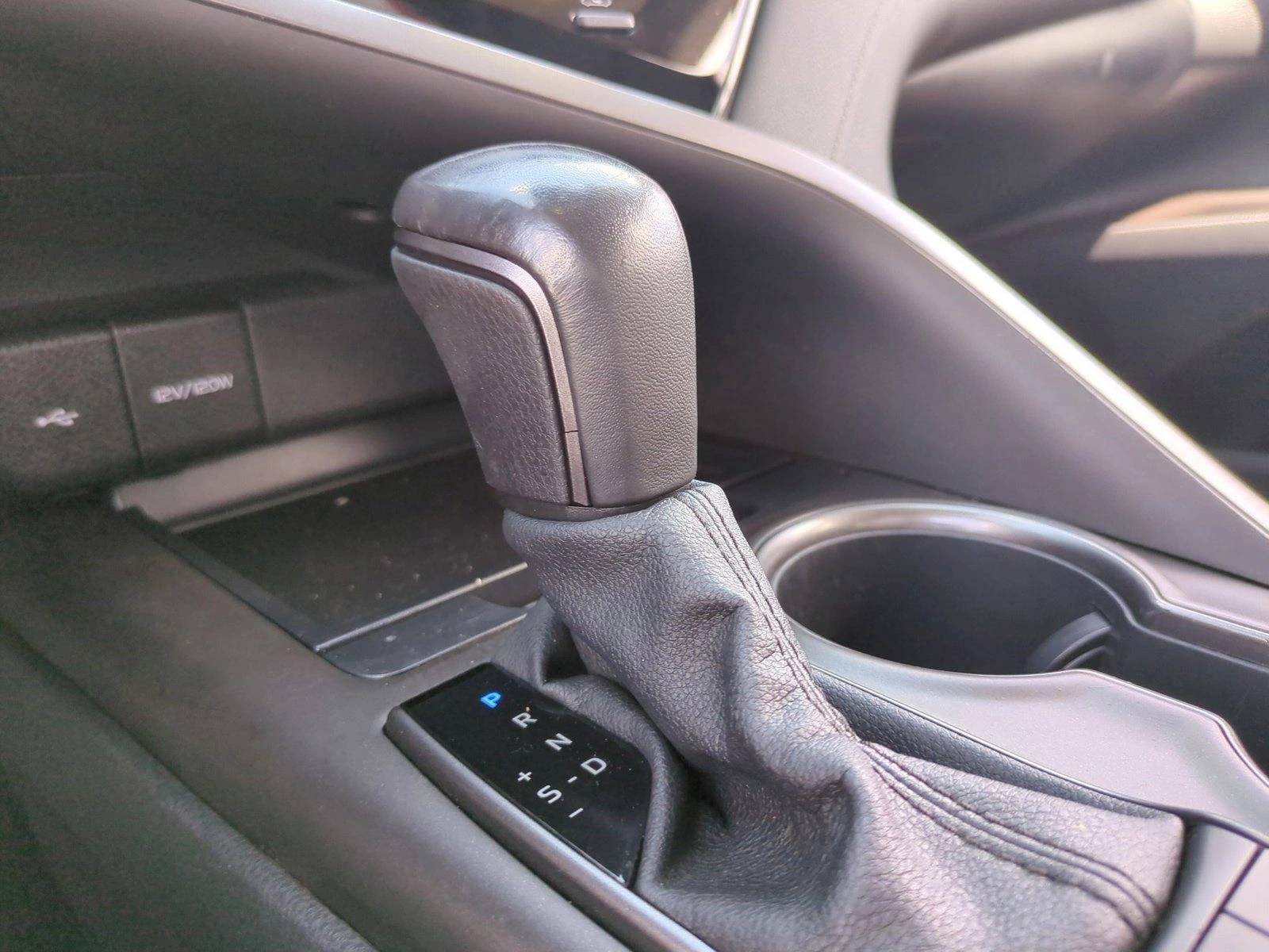 2022 Toyota Camry SE Auto (SE)