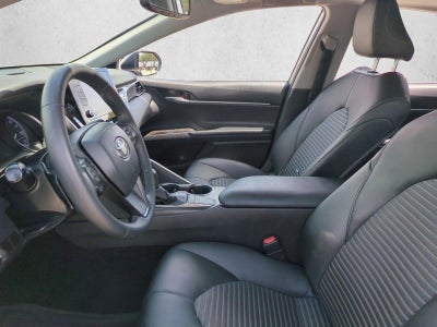 2022 Toyota Camry SE Auto (SE)
