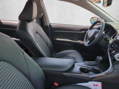 2022 Toyota Camry SE Auto (SE)