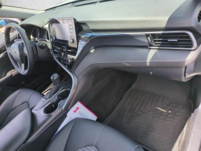 2022 Toyota Camry SE Auto (SE)