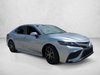 2022 Toyota Camry SE Auto (SE)