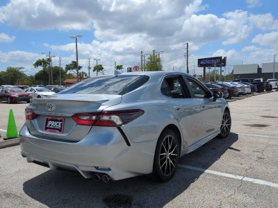 2022 Toyota Camry SE Auto (SE)