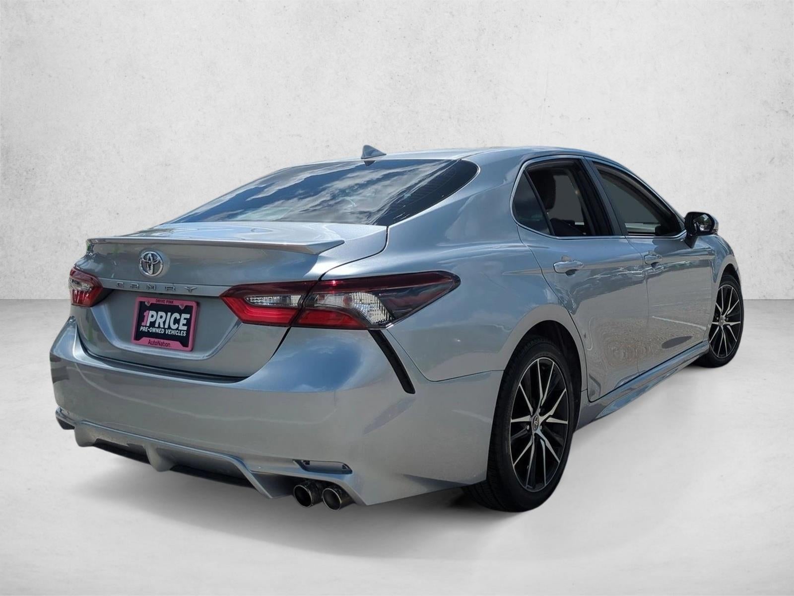 2022 Toyota Camry SE Auto (SE)
