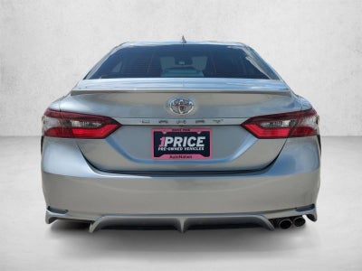 2022 Toyota Camry SE Auto (SE)