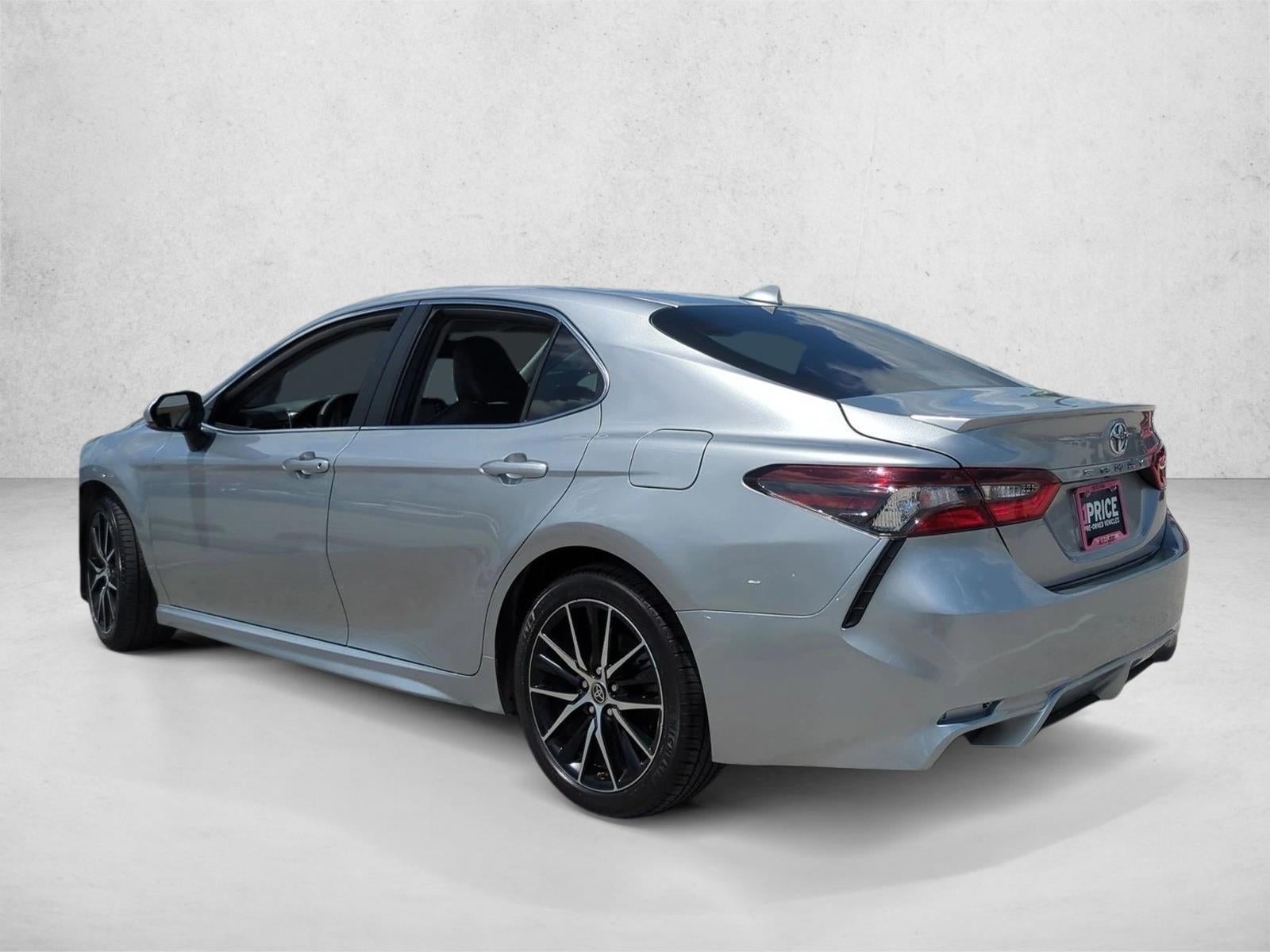 2022 Toyota Camry SE Auto (SE)