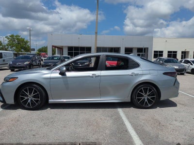 2022 Toyota Camry SE Auto (SE)