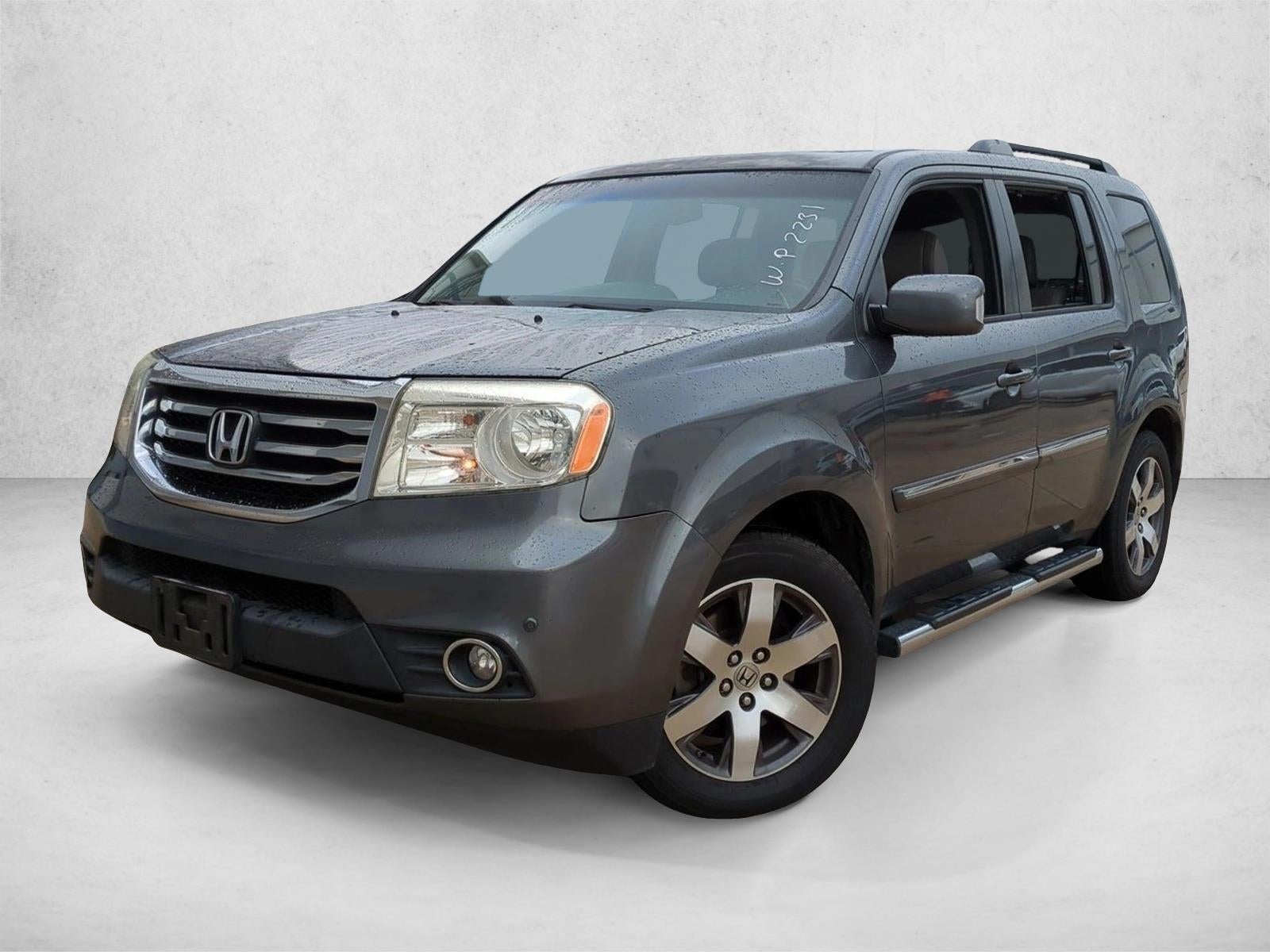 2013 Honda Pilot 4WD Touring with DVD Rear Entertainment System and Navigation