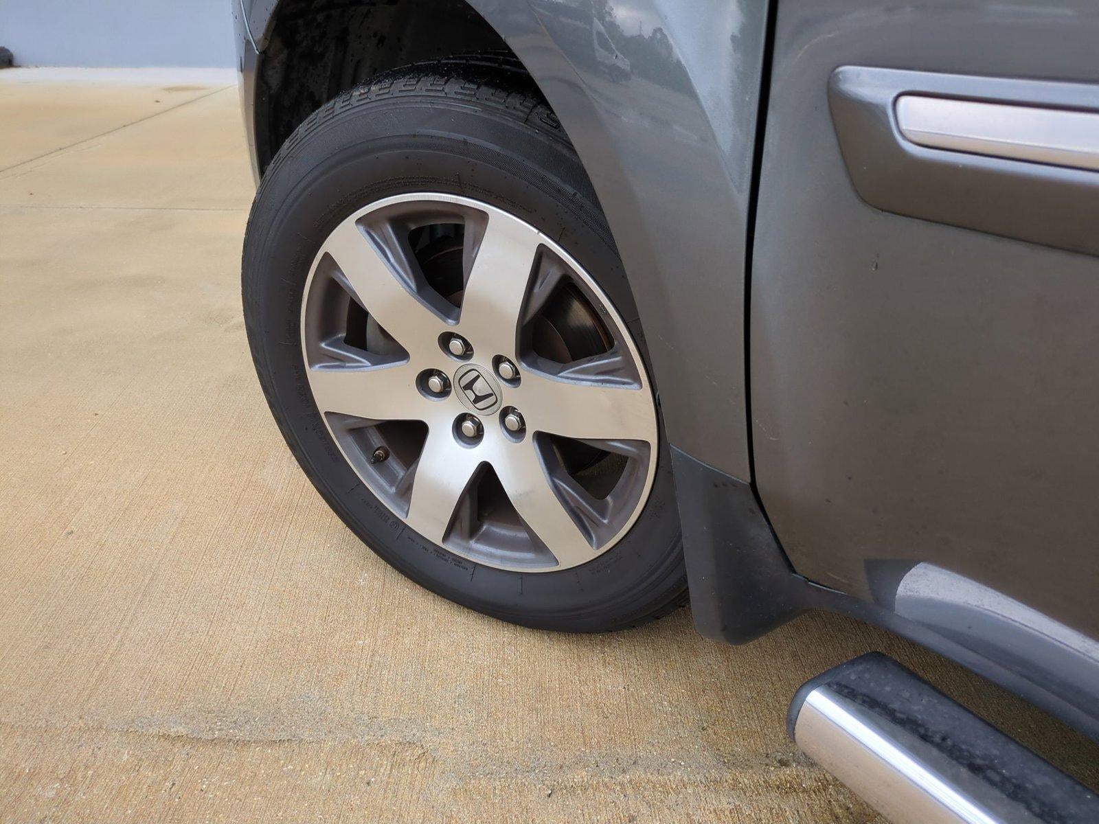 2013 Honda Pilot 4WD Touring with DVD Rear Entertainment System and Navigation