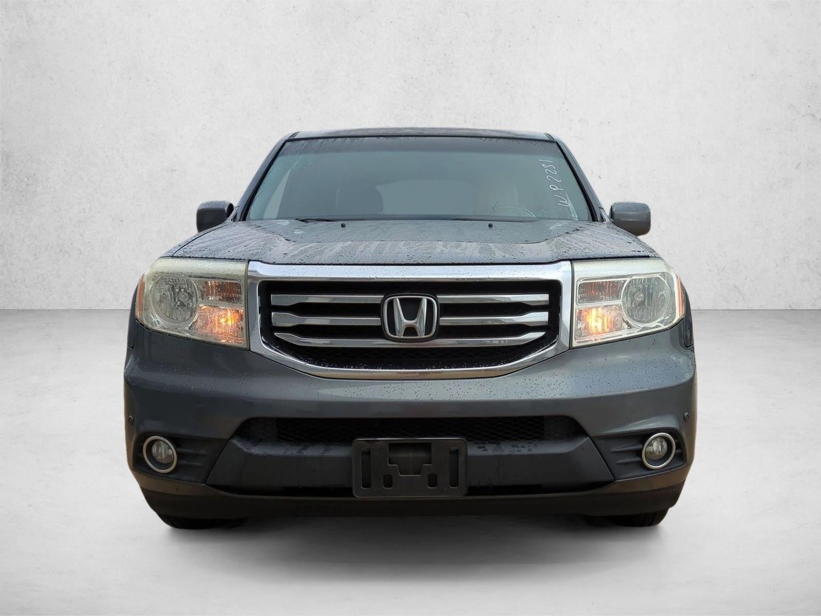 2013 Honda Pilot 4WD Touring with DVD Rear Entertainment System and Navigation