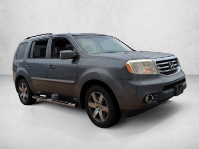 2013 Honda Pilot 4WD Touring with DVD Rear Entertainment System and Navigation
