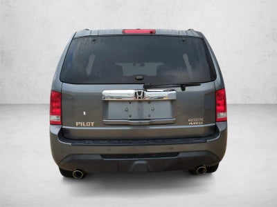 2013 Honda Pilot 4WD Touring with DVD Rear Entertainment System and Navigation
