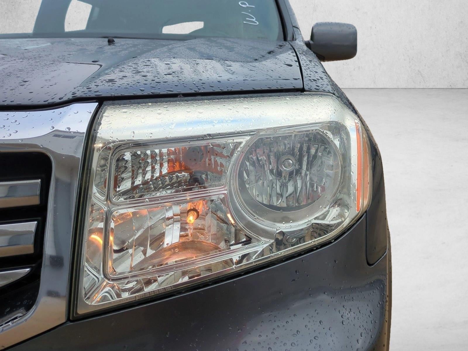 2013 Honda Pilot 4WD Touring with DVD Rear Entertainment System and Navigation