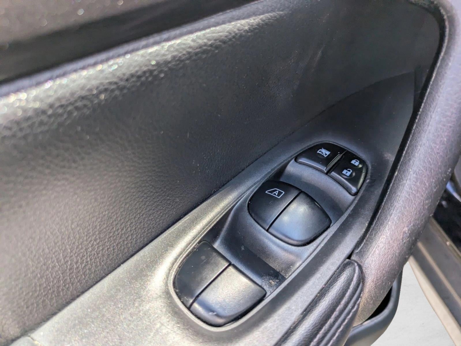 2018 Nissan Rogue FWD S