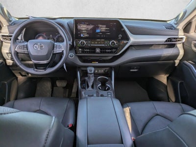 2025 Toyota Highlander Hybrid Platinum AWD (Natl)