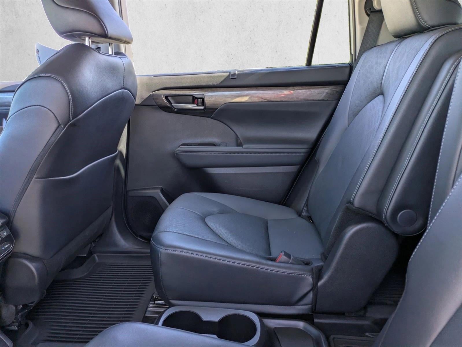 2025 Toyota Highlander Hybrid Platinum AWD (Natl)