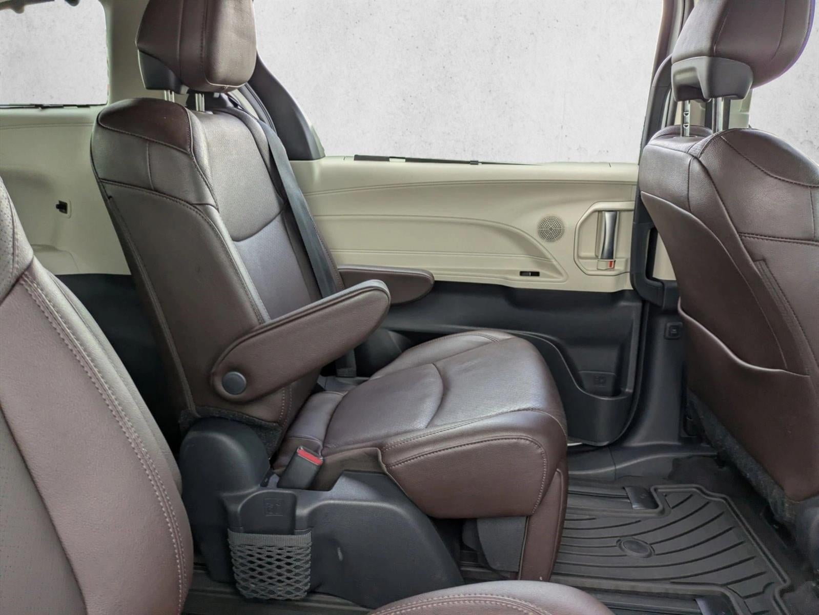 2023 Toyota Sienna Platinum FWD 7-Passenger (Natl)