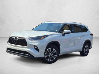 2022 Toyota Highlander XLE FWD (Natl)