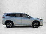 2022 Toyota Highlander XLE FWD (Natl)