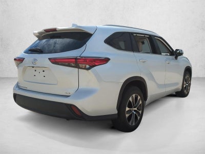 2022 Toyota Highlander XLE FWD (Natl)