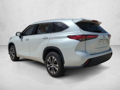 2022 Toyota Highlander XLE FWD (Natl)
