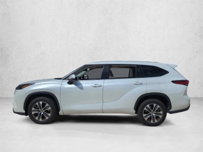 2022 Toyota Highlander XLE FWD (Natl)