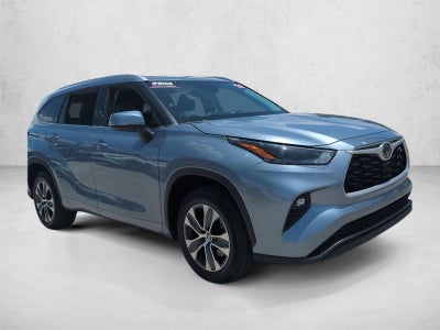2022 Toyota Highlander XLE FWD (Natl)
