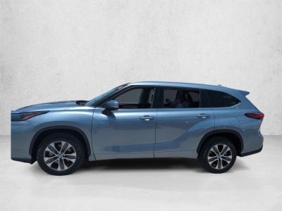 2022 Toyota Highlander XLE FWD (Natl)
