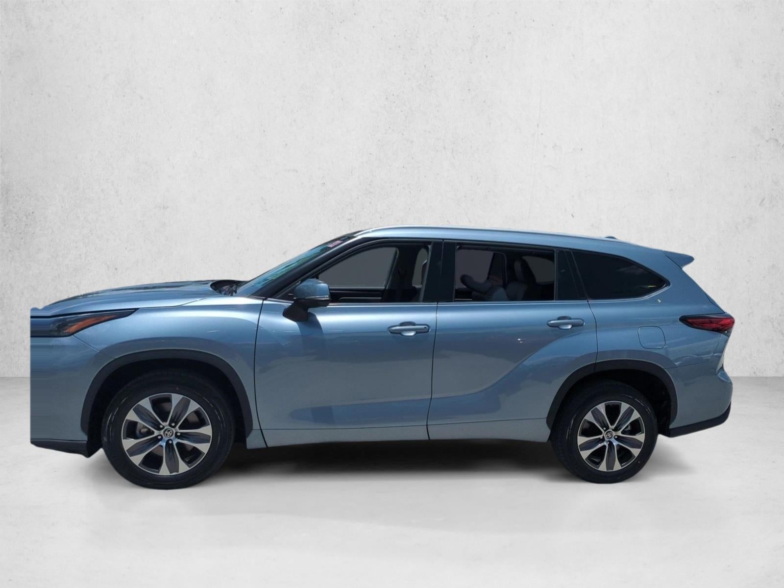 2022 Toyota Highlander XLE FWD (Natl)