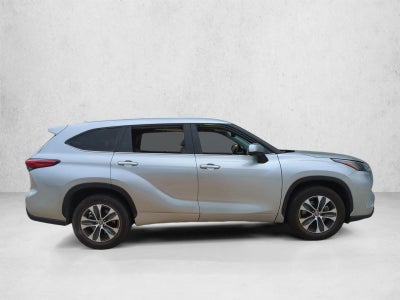 2023 Toyota Highlander XLE FWD (Natl)