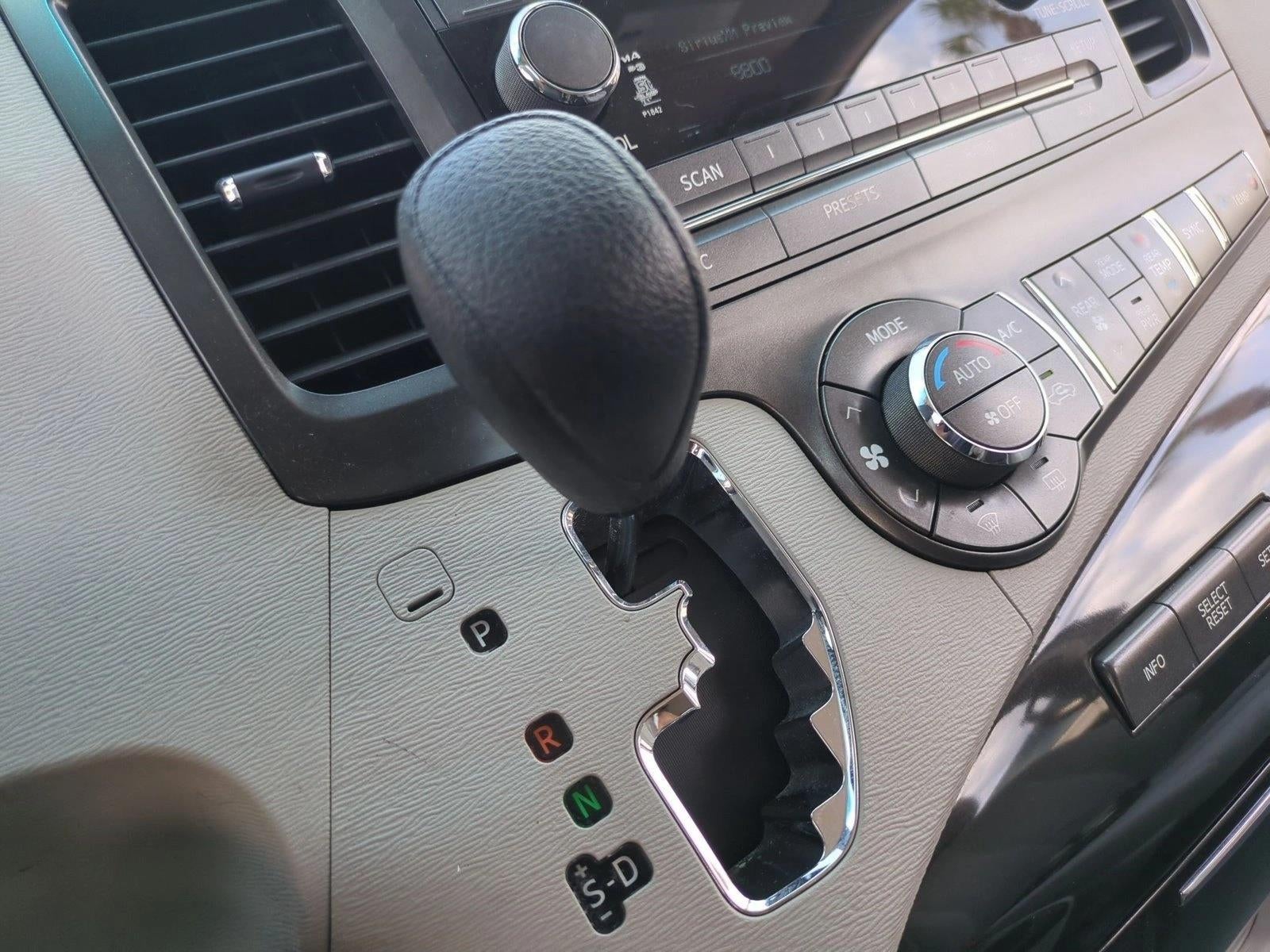 2014 Toyota Sienna 5dr 8-Pass Van V6 LE FWD (Natl)