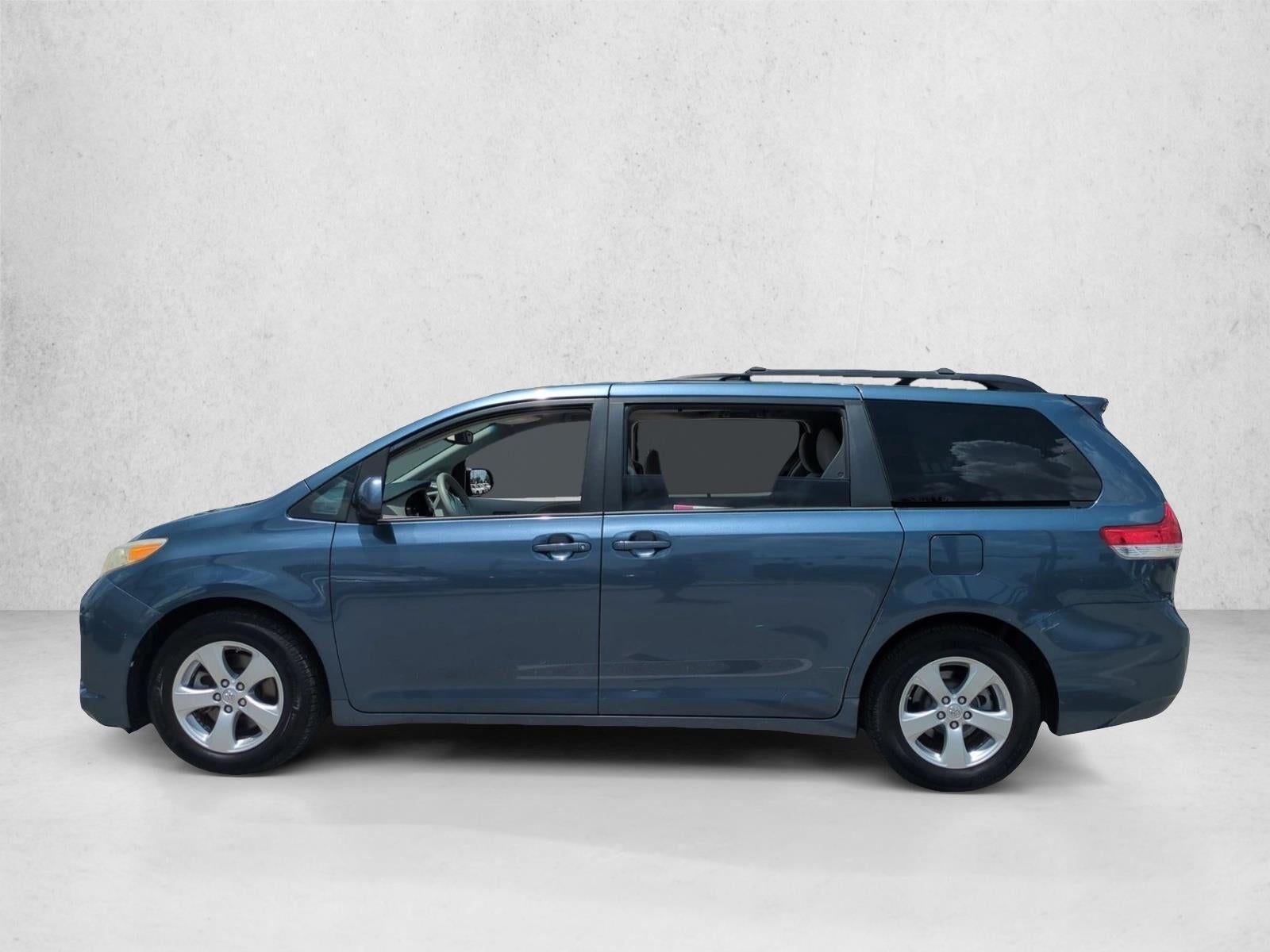 2014 Toyota Sienna 5dr 8-Pass Van V6 LE FWD (Natl)