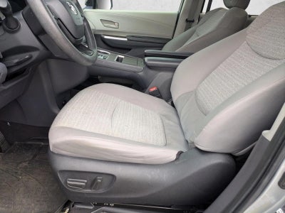 2023 Toyota Sienna LE FWD 8-Passenger (Natl)