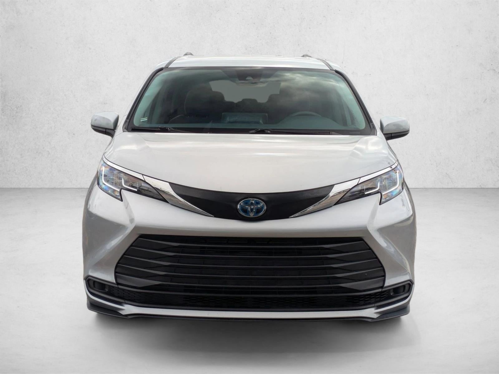 2023 Toyota Sienna LE FWD 8-Passenger (Natl)