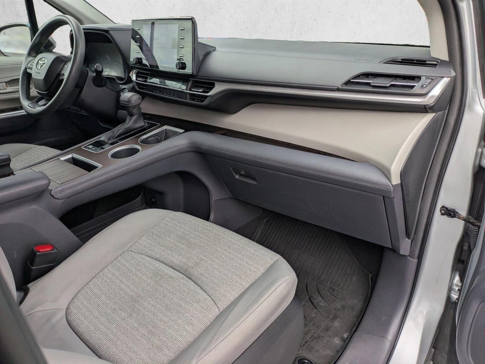 2023 Toyota Sienna LE FWD 8-Passenger (Natl)